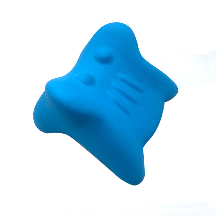 Produsen yang mengembangkan bantal spons busa PU satu potong bantal pijat leher bantal traksi serviks berkulit sendiri